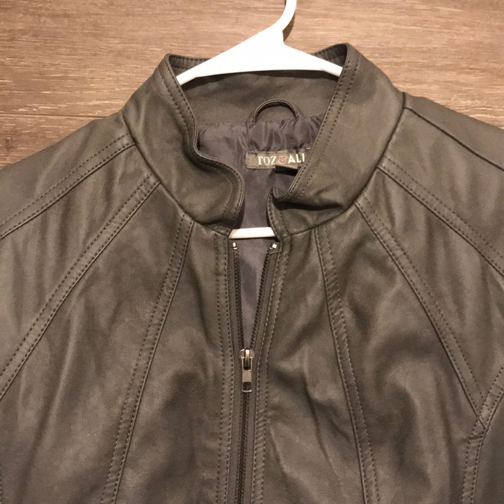 Leather jacket - Picture 2 of 2